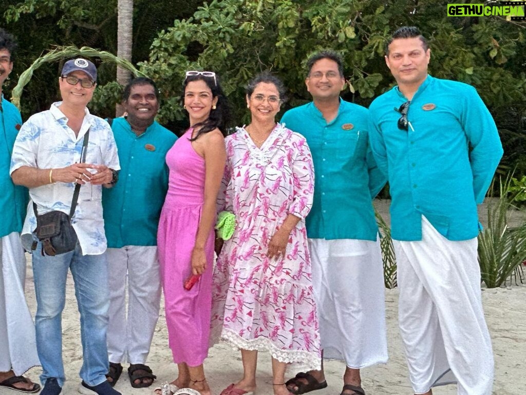 Supriya Pilgaonkar Instagram - Beautiful time in Maldives at @coco_resorts . 🏝️Thank you for getting us here Shriya and @pickyourtrail 💙Lovely hospitality and crystal clear water . Absolute peace🌊