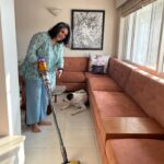 Supriya Pilgaonkar Instagram - I see what you don’t see Jack ! 🙄Look ! Did you see. ? But don’t you worry , mom is going to take care quickly. ! It’s so easy. ! Done. !!❤️ ❤️Love you Cleaning is therapeutic- and much more fun with my Dyson V12. Jack and I approve 😇 #DysonIndia#DysonHome#gifted