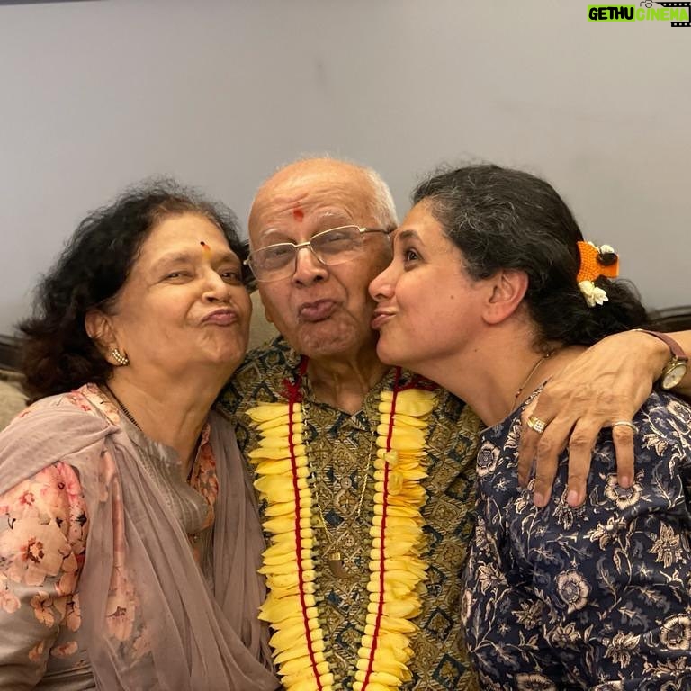 Supriya Pilgaonkar Instagram - Hahahaha so cute. , was trying to teach folks how to mock a kiss for a pic…. Turned out hilarious. !