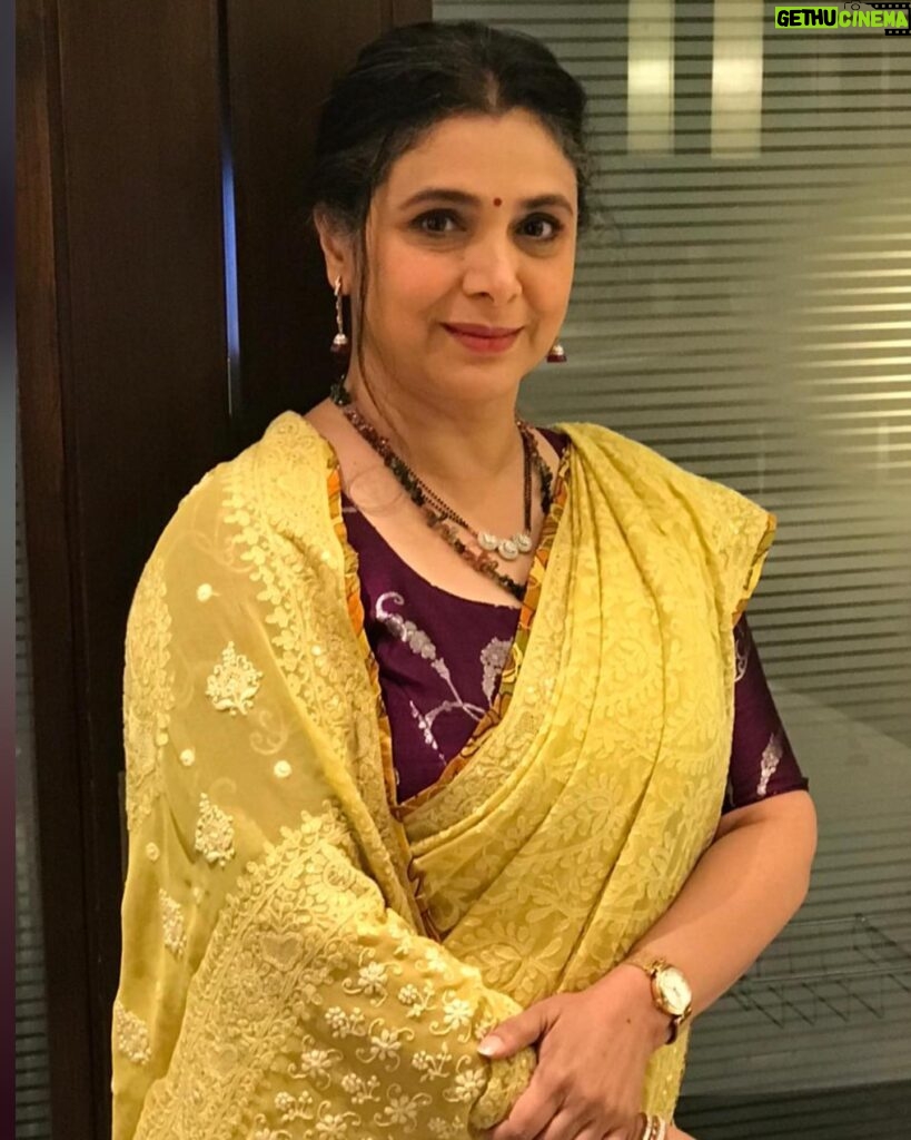 Supriya Pilgaonkar Instagram - This is how I look at different occasion. … three of them video byte. .. puja. … wedding function. . You tell me which is which. … hehehehe . I realise I am looking the same in all but still go ahead
