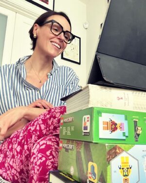 Suranne Jones Instagram - Press day set up… left to my own devices👌 Minecraft Lego and a wichcraft book for height, pjs and Massive glasses!.. 

(cute haircut for new job by @louisbyrneiciaiw )

US :#Maryland coming soon @masterpiecepbs 
Netherlands :#Maryland and #Vigil 2 coming soon.
UK: @teamakersprod 1st Documentry coming soon on @channel4 ( hint: it’s either about witchcraft or Minecraft…. What’s your guess?)