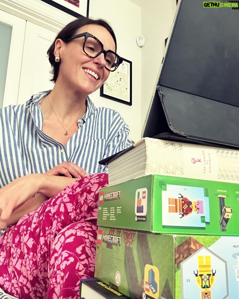 Suranne Jones Instagram - Press day set up… left to my own devices👌 Minecraft Lego and a wichcraft book for height, pjs and Massive glasses!.. (cute haircut for new job by @louisbyrneiciaiw ) US :#Maryland coming soon @masterpiecepbs Netherlands :#Maryland and #Vigil 2 coming soon. UK: @teamakersprod 1st Documentry coming soon on @channel4 ( hint: it’s either about witchcraft or Minecraft…. What’s your guess?)