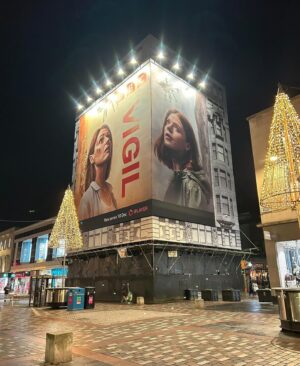 Suranne Jones Instagram - See you tonight at 9pm on bbc1 or stream eps 1-3 now
Hope you enjoy! 
@worldproductions_tv 
@bbciplayer