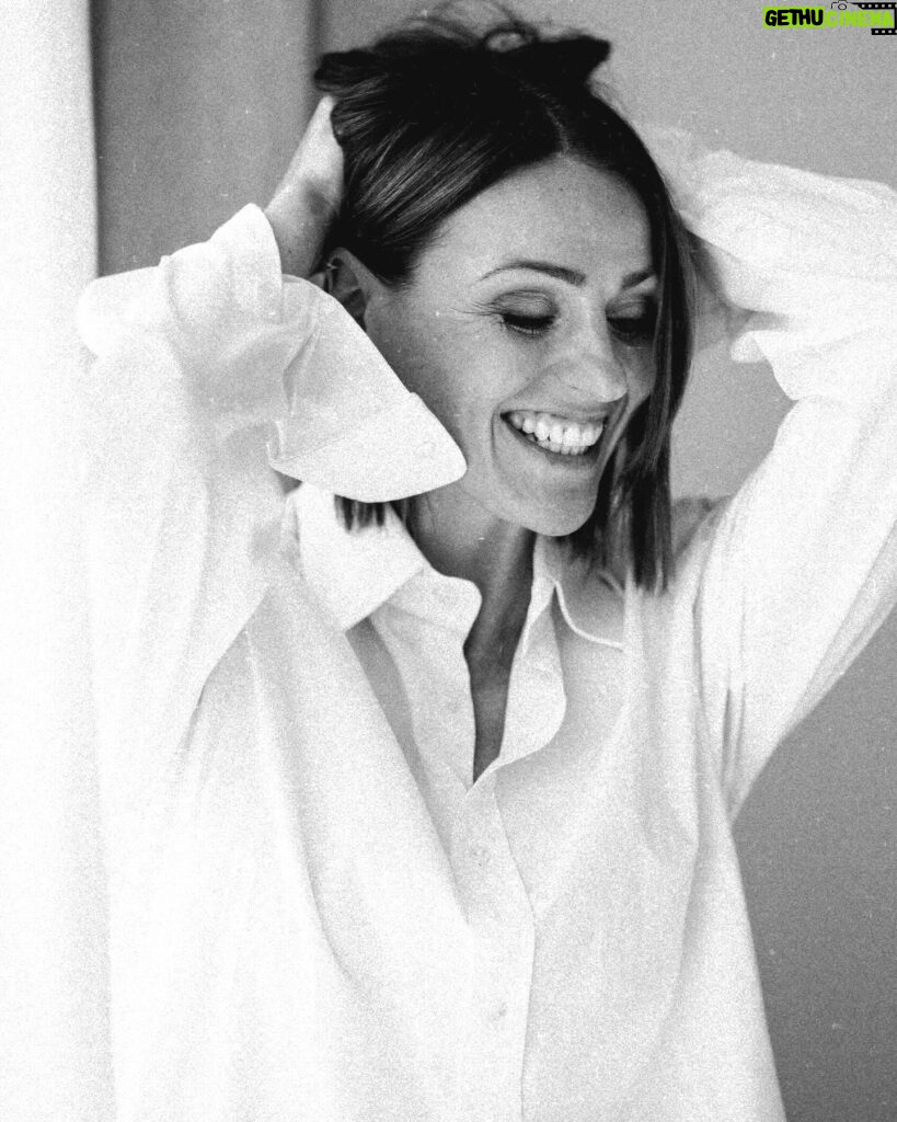 Suranne Jones Instagram - Monday Vibes! Let’s go… 🌎 📷 @stubaileyphoto