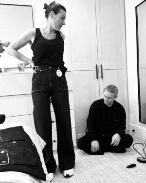 Suranne Jones Instagram - Thank you to @the.seam.uk for introducing me to Dan who is making my old clothes and secondhand buys work for me. These jeans were a gift from @donnaidadenim a year a go and I’m finally taking them up! Dan you’re a dream. Here’s to brilliant craftsmanship and sustainability 🌎