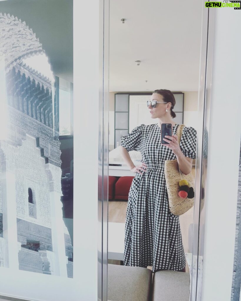 Suranne Jones Instagram - Living out my Dorothy dream in @aligne 🙏☀️🕶️🎬 #sunday