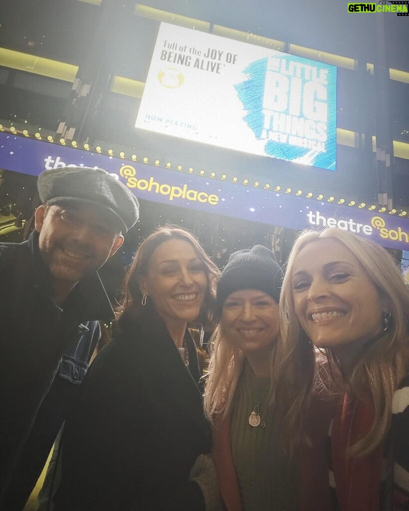 Suranne Jones Instagram - Oh wow! This cast. This show.👌👌👌👌Get yourself to @sohoplace theatre and see @tlbtmusical about @henryfraser0 and his family. We absolutely loved it. I cried and laughed a lot! Such a wonderful night out with @teamakersprod @fearnecotton and @clarevmb ❤️ so happy I finally met you @henryfraser0 after many messages and voice notes over the last few years.. that really made my night❤️ go see it if you can 👌
