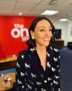 Suranne Jones Instagram - @bbctheoneshow for #vigil 
@bbciplayer and @bbc 10th December 9pm
 or stream first 3 eps. 

Delicious suit by @lisoulondon 
Earrings @sorujewellery 
Makeup #RikkiCasey ❤️❤️❤️
Hair @louisbyrneiciaiw