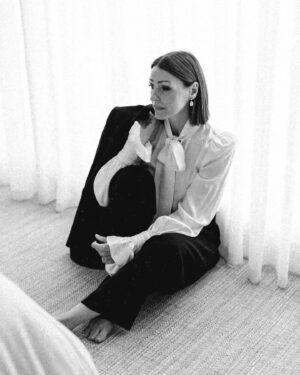 Suranne Jones Instagram - Friday vibes!!!! … my actual Friday vibes will be pjs and a hot water bottle.. but i didn’t have a photo taken like that! .. see stories later 😎
What’s your weekend vibe??
📷 @stubaileyphoto