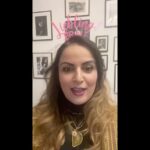 Susan Sideropoulos Instagram - Whoop Whoop die letzte Podcast Folge in diesem Jahr mit dieser wundervollen #LieblingsFrau @sainabayatpour 💛💛💛 Saina gründete schon vor Jahren eines der ersten Frauen Netzwerke @sheciety.club Warum ihr die Themen Frauenverbundenheit, Unterstützung und Selbstbestimmung so sehr am Herzen liegen , was ihre Kindheit im Iran damit zu tun hat und warum es als starke Frau gar nicht so leicht ist einen Partner auf Augenhöhe zu finden - darüber sprechen wir und so viel mehr 🥰 Die neue Folge - jetzt schon überall wo es Podcasts gibt. Und heute Abend feiern wir gemeinsam #LieblingsFrauen im InstaLive um 19 Uhr. Natürlich werden wieder LieblingsFrauen geehrt. Also verpasst nicht ein weiteres “Ich liebe dich weil…” 🩷 #LieblingsFrauen #Podcast #producedBy @sentahood_official Pro Folge gehen 1000 Euro gemeinsam mit @eaglescharity zugunsten der @die_arche #unbezahltewerbung #wegenmarkierung