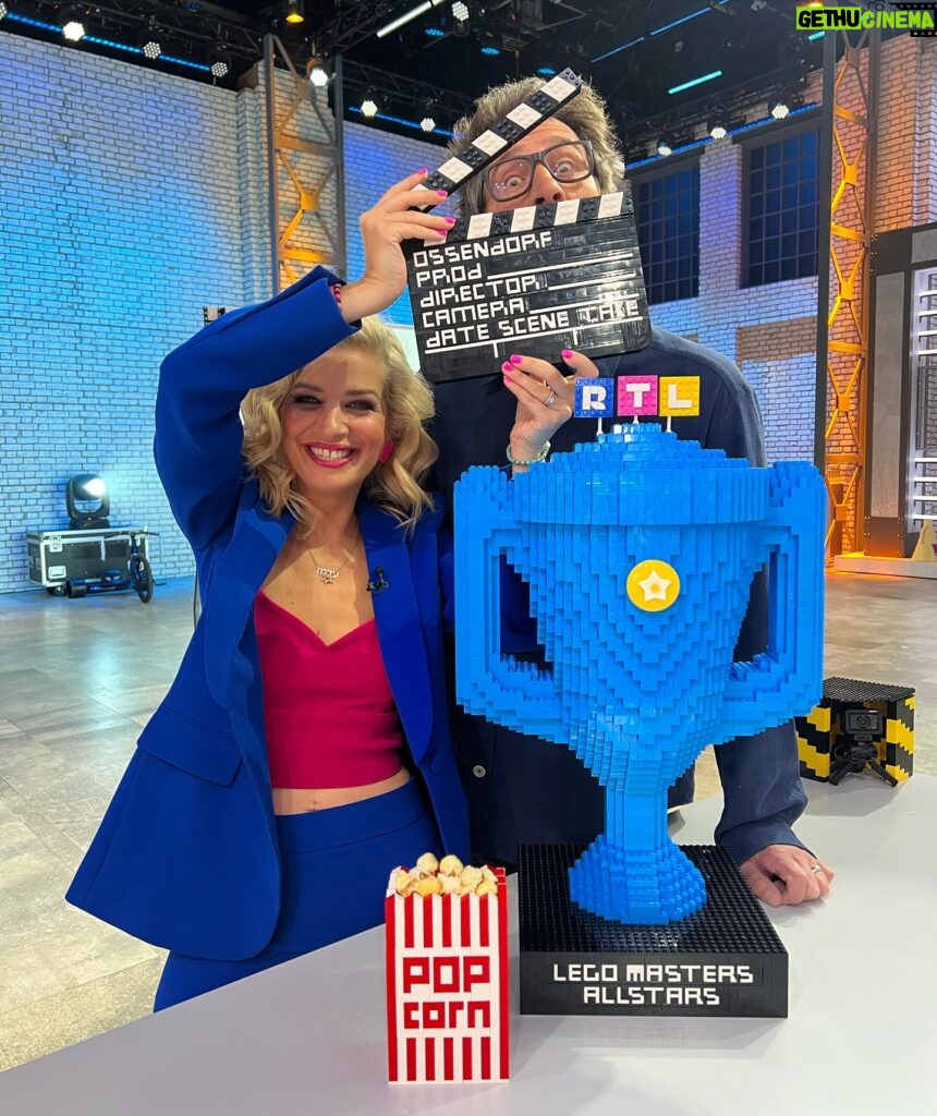 Susan Sideropoulos Instagram - Heute Abend um 20.15 Uhr bin ich bei diesem bunten LEGO Spektakel mit dabei ❤️🩷💙💛🩵💚💜🧡 Ich hatte so viel Spaß & bin immer noch beeindruckt was die Lego Masters mit ihrer Kreativität und liebe zum Detail für unglaubliche Welten bauen🤩 Ein tolle Show für die ganze Familie, freue mich wenn ihr rein schaltet. #LegoMasters #Show @rtl_de #CoHost mit #DanielHartwich #MakeUp @insagierkevolberg ❤️ #unbezahltewerbung #wegenmarkierung