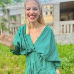 Susan Sideropoulos Instagram - „Dein Star - Dein Date“ Heute - 16.30 Uhr - @sat.1 Und Online auch schon bei @joyn.de 💚💚💚 Hatten eine mega witzige Zeit gemeinsam, verrückte Dreharbeiten, coole Locations, tolles Team, super Wetter, Woche für Woche das schönste MakeUp @herr.pascal 💫 #HappySunday #TeamHerz @marijkeamado @janinekunzeofficial #ThomasHermanns @sarah.bora.official @ekofreezy @actorsconnectionagency #unbezahltewerbung #wegenmarkierung