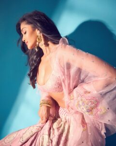 Sushrii Shreya Mishraa Instagram - Only Love is real 🕊️🤍✨ . Outfit : @sukritiandaakritiofficial 🌹
