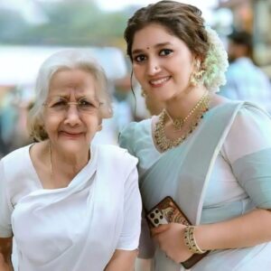 Susmitha Prabhakaran Instagram - Achamma❤️😘

Miss you ammusee 🥺😘
.
.
.
Thank you very much dear for editing this picture
@_.aadhii.__❤️🫂
.
.
.
.
.
#susmithaprabhakaran #love #memeries
#favorite #malayalamsongs
#favoritephoto