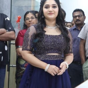 Susmitha Prabhakaran Instagram - അതിസുന്ദരിയായി നടി സുസ്മിത പ്രഭാകരൻ കുന്നംകുളത്ത് 👌@susmitha.prabhakaran at @kalpaka_weddings_kunnamkulam #susmithaprabhakaran