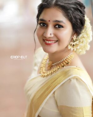 Susmitha Prabhakaran Instagram - Inframe : @susmitha.prabhakaran

Dop : @shaha_khan_photography 

Saree draping: @weldon_collections

Makeup & styling : @makeover_by_givin
@_meethu__off_icial