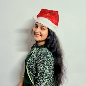 Susmitha Prabhakaran Instagram - ♡merry Christmas.....🎅 🎄☃️

👗 @smies_fashion 
📸 @abhishekaravind__ 

#christmas #smile #xmas #winter #gift #natale #lights #festivals