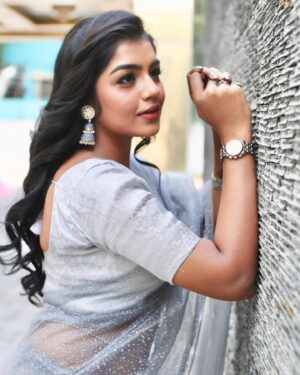 Suveta Shrimpton Instagram - Own your magic 🪄 
📷 @doodle_phootography 
Hairdo @sha_cin_makeover 
.
.
.
#photoshoot #sareelove #instagood #instadaily #photooftheday #trending #suvetashrimpton #suvetashrimpton❤️❤️❤️