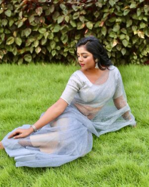 Suveta Shrimpton Instagram - Own your magic 🪄 
📷 @doodle_phootography 
Hairdo @sha_cin_makeover 
.
.
.
#photoshoot #sareelove #instagood #instadaily #photooftheday #trending #suvetashrimpton #suvetashrimpton❤️❤️❤️