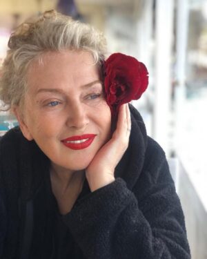 Suzan Kardeş Instagram - Böyle de beklerim BAHAR’ı  neler neler yapacağız diye düşüp dururum keyiflenirim tabi ki 💐insanları birkaç saat mutlu etmek çok güzel bir duygu 💐haydi dostlar görüşmek dileğiyle💐🧿🤲🌺🌹@suzaninhidirellezbahcesi  bu sene 6 mayıs @ritaciftlik te #hıdırellez #bahar #bereket #mutluluk #sağlık #music #restaurant #çiflik