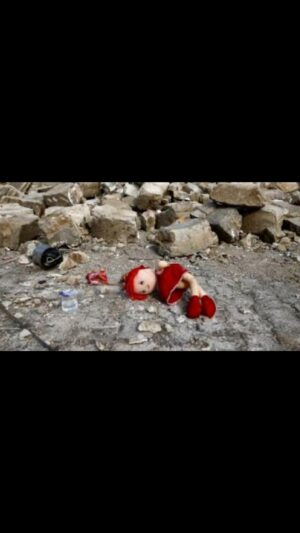 Suzan Kardeş Instagram - Ahhhhh😢🤲 acısı dinmez bu felaketin😞sabır sabır sabır🤲anaların yüreği çok yandı çookk😢 bu şarkı eski bir sevdalinka. Diyor ki (hayde meyra gel akşam yemeği yiyelim,siz yiyin beni beklemeyin,ben bu gece akşam yemeğimi cennete hurilerin arasında yiyeceğim.yaşlı anneme selam söyleyin benim için 5 vakit namaz kılsın,ramazanda oruç tutacak ya söyleyin kurban bayramında da beni hediye etsin😢) #deprem #maraş #adıayaman #gaziantep #diayarbakır #malatya #şanlıurfa #adana #elazığ #hatay #mersin #antakya #elbistan #ihsalie #kilis #osmaniye #meyra😢 #anne #çocuk @izmirbuyuksehirbelediyesi @birkira.biryuva  birkirabiryuva.com ( akordeon @ertugrul_senturk