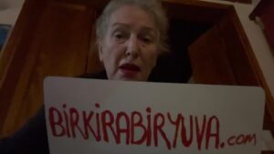 Suzan Kardeş Instagram - Birkirabiryuva.com  a desteğinizi bekliyoruz dostlar🤲 @izmirbuyuksehirbelediyesi  @tuncsoyer #deprem #birkirabiryuva
