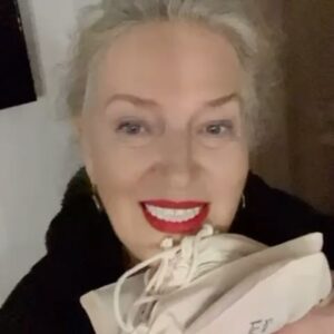 Suzan Kardeş Instagram - Dostlar’la HIDIRELLEZ (10) DEMET AKBAĞ🥰💐💋 @demetakbag #aydınlıkevleroyunu🎭 canım DEMET hep ve herzaman varsın hep var olasın ömrün sevdiklerinle geçsin🤲🥰💐🧿 geç bile olsa 5 mayı’ta  gelirsin biliyorum🥰 @suzaninhidirellezfestivali @maximumuniq @bkmonline @unescoturkiye @unesco @un_turkiye @unitednationsturkey #bahar #kutlama  #bolluk #bereket #sağlık #mutluluk #tiyatro #oyun #music #performance #dance #eğlence #gece #türkiye #makedonia #istanbul