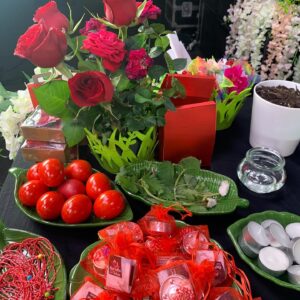 Suzan Kardeş Instagram - Hayırlısıyla 35 yıldır ısrarla devam ettiriyorum 🤲Bu yıl HIDIRELLEZ birbaşka💐sonuçta UMUTLAR HAYALLER BİTMİYOR💐HERŞEY DAHA DA GÜZEL OLACAK🤲🧿💐 @suzaninhidirellezbahcesi dostlar size keseleri ulaştırmam bu sene zor bakalım nerelerde olacağız🥰 ama yine kesin biryerlerde beraber olacağız🤲🧿🥰#hıdırellez #sağlık #bereket #umut #mutluluk #hayaller #curcevdan #gelenek # @unesco @unitednationsturkey