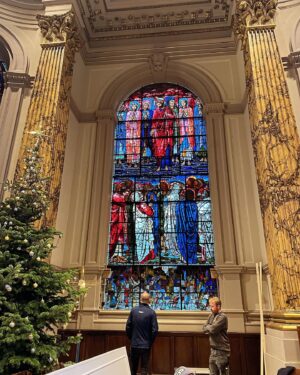 Suzannah Lipscomb Instagram - These stained-glass windows by the Pre-Raphaelite Edward Burne-Jones are glorious. 

Installed in Birmingham Cathedral, St Philip’s, in the late 19th century, they show the Ascension (1885), the Nativity (1887), the Crucifixion (1887) and the Last Judgement (1897). 

Dwell on that last one. It was finished by Burne-Jones in the year of his death. It shows St Peter with chains in his hands, having unlocked the doors of heaven, a wonderful rainbow rising behind the wings of the archangel Michael, and people, rising from their tombs, and being offered a choice whether to follow the risen, scarred Jesus. 

The colours are bright and look at the detail of the crown. These exquisite windows are considered some of the finest examples of Burne-Jones’ work.

Also: the bit in the first picture just above the men’s heads that is made up of mosaic pieces: it’s normally and will again soon be hidden from view, so enjoy this exclusive glimpse.