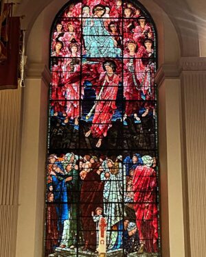 Suzannah Lipscomb Instagram - These stained-glass windows by the Pre-Raphaelite Edward Burne-Jones are glorious. 

Installed in Birmingham Cathedral, St Philip’s, in the late 19th century, they show the Ascension (1885), the Nativity (1887), the Crucifixion (1887) and the Last Judgement (1897). 

Dwell on that last one. It was finished by Burne-Jones in the year of his death. It shows St Peter with chains in his hands, having unlocked the doors of heaven, a wonderful rainbow rising behind the wings of the archangel Michael, and people, rising from their tombs, and being offered a choice whether to follow the risen, scarred Jesus. 

The colours are bright and look at the detail of the crown. These exquisite windows are considered some of the finest examples of Burne-Jones’ work.

Also: the bit in the first picture just above the men’s heads that is made up of mosaic pieces: it’s normally and will again soon be hidden from view, so enjoy this exclusive glimpse.