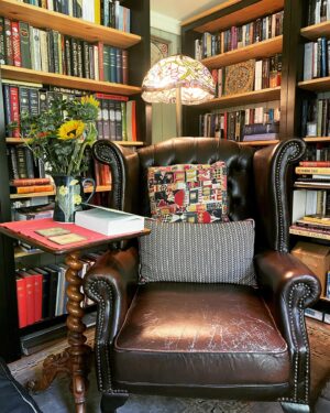 Suzannah Lipscomb Instagram - Everyone needs a book nook.
