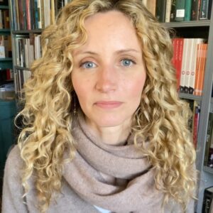 Suzannah Lipscomb Instagram - I am very excited to launch my new podcast, NOT JUST THE TUDORS, from @historyhit. Please subscribe at https://podfollow.com/not-just-the-tudors (link in my bio)