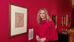 Suzannah Lipscomb Instagram - There is no agreed surviving portrait of Anne Boleyn from her lifetime.

But there are candidates. And, in my latest TV show for History Hit, I explore one of the most tantalising possibilities: this drawing by Hans Holbein.

We also examine the other faces of the Tudor court – in Holbein's rendition as sweet and near as if they were yet alive. 

Do watch MEET THE TUDORS: HOLBEIN AT HENRY VIII'S COURT with me, now on @historyhit

Red blouse (neatly matching the palace walls) by @katebartondesigns