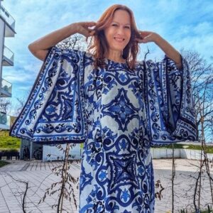Suzanne Bernert Instagram - Bringing the Rajasthani/Greek blue Kaftan Vibes to Germany 💠🔵💠🤗
Collab Reel with @dress.styler 
.
.
.
#dressstyler #greekvibes #rajasthanivibes #bluedress💙 #kaftanblue #kaftan #resortwear #stylishover50 #alwaysclassic #suzannebernert #texasholdem #beyonce