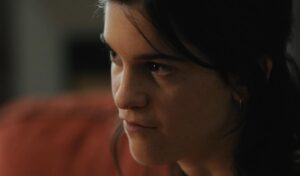 Suzanne Lindon Instagram - En Thérapie - la diffusion commence ce soir sur @artefr 🤍 MERCI du fond du coeur pour tous vos messages bouleversants sur Lydia et cette nouvelle saison. Tous vos mots sont précieux, et j’en suis infiniment touchée.
#arnauddesplechin @toledanonakache @filmsdupoisson