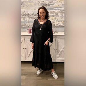 Suzanne Paul Instagram - Fabulous night at the Champagne on the Shore fundraiser for Ronald McDonald House - raised lots of money and raised the roof ! Jewellery from @silkandsteeljewellery  dress is @trelisecooper  makeup @thinlizzybeauty 🥂