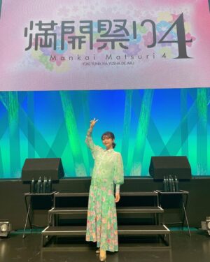 Suzuko Mimori Instagram - 満開祭り4🌸にお越しくださった皆様、ありがとうございました🌸
今日の衣装は満開🌸をイメージしてます！(写真の時だけヒールの靴履かせてもらってます👠)
ベビー誕生前最後のイベント…たぶん🥹
久々の歌唱とても楽しかったなぁ✨
生アフレコも楽しかったなぁ✨✨
ゆゆゆ良い作品だなぁ…✨