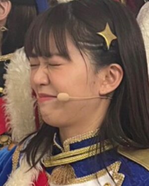 Suzuko Mimori Instagram - 本番中って時の流れがゆっくりだったんだけど、もう千秋楽から1週間経ったの！？🥲✨
衣装を着たらいつでも舞台少女！そして、シャッターの瞬間にくしゃみするやつ🤣二重アゴーーー😂😂😂
#スタァライト