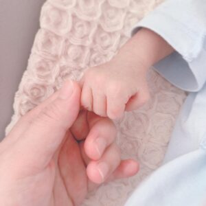 Suzuko Mimori Instagram - 🍼I have a baby boy 🍼👶🏻
はじめまして✨
小さくてフワフワな可愛い怪獣✨
やっと会えたね♪
#mimorisuzuko #8月生まれベビー # 新生児