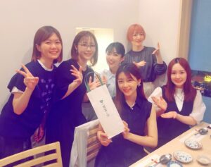 Suzuko Mimori Instagram - #ゆゆゆ の勇者部メンバーが久々に集合して、壮行会をしてくれました🥲✨
たまたま渡米発表直前にゆーみんにスタジオで会って、アメリカ行くんだーって報告したら、すぐみんなに声かけてくれたの！さすが部長！
そして忙しい中集まってくれたみんなにも感謝です💕
ありがとう😭
#結城友奈は勇者である #三森すずこ #mimorin #役の名前も美森