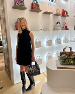 Svetlana Ustinova Instagram - Спасибо | Thank you @dior 🤍
Lady art #8