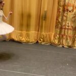 Svetlana Zakharova Instagram - Традиционная рубрика "Танцульки после.." 💃🏻🕺 Дорогие друзья! Спасибо всем за поздравления, за тёплые восторженные слова после мировой трансляции из @bolshoi_theatre балета Драгоценности! From Russia with love💗 😍 Специально для вас, ещё немного хорошего настроения!!! 🥳🤩😂😉 The traditional heading "Dances after .."💃🏻🕺 Dear Friends! Thanks to everyone for the congratulations, for the warm words after the world broadcast from the @bolshoi_theatre of the ballet Jewels! From Russia with love 💗😍 Special for you, a little more good mood!!! 🥳🤩😂😉 @jacopotissi #fromrussiawithlove #хорошегонастроения #танцульки #goodmood