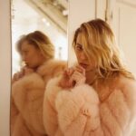 Sveva Alviti Instagram - Io. Riflessa. Nell’io. #fauxfur