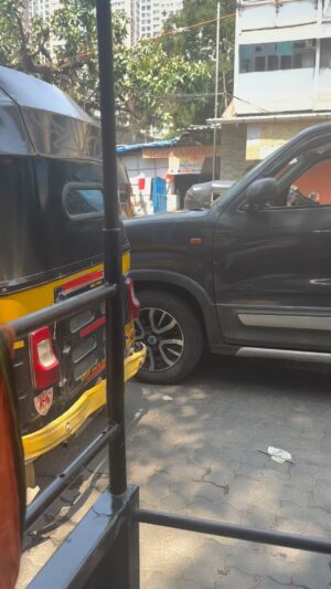 Swanandi Tikekar Instagram - This Man Just Cheered Me Up And How!!!! 

Have You Found Your Happiness In This Chaos???? 

#inspiration #streets #mumbai #happiness #love #life #swanandi