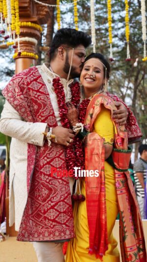 Swanandi Tikekar Instagram - Actor and singer @swananditikekar and @ashishkulkarni.music tied the knot in a gorgeous ceremony earlier today. Here’s a glimpse!
.
.
#swananditikekar #ashishkulkarni #wedding #justmarried #newlyweds #pune #punetimes