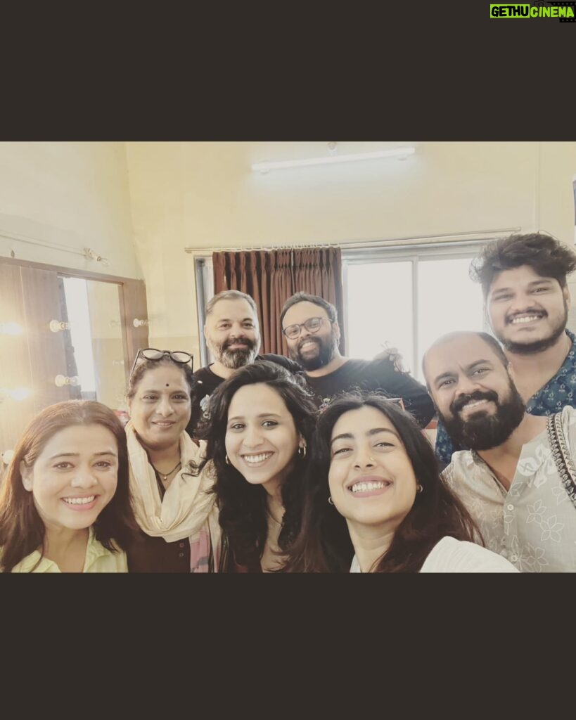 Swanandi Tikekar Instagram - Ya gelya athavdyat mi salag 3 nataka baghitli! Ani majhasathi ha athavda atyanta sundar athavda tharla. I saw 3 plays and a webseries and all my friends and ppl who i admire as actors, have done a fabulous job. It was so enriching to see everyone perform. These plays are a must watch!!! Hi Nataka Jaroooooor bagha!!! 1. Kirkol navre 2. Jar tar chi goshta. 3. Uchhad And also @mekrutikadeo @suvratjoshi such subtlety in your perfommance in Taali. Absolutely happy and proud of you!!! @kshitijpatwardhan 👏🏻👏🏻👏🏻👏🏻 Do watch on @officialjiocinema #mustwatch #theatre #thisseason #friends #proud #love #beautifulweek #gratitude #swananditikekar