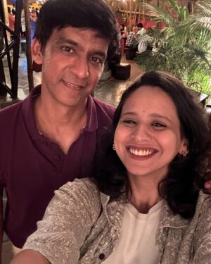 Swanandi Tikekar Instagram - Ya gelya athavdyat mi salag 3 nataka baghitli! Ani majhasathi ha athavda atyanta  sundar athavda tharla. I saw 3 plays and a webseries and all my friends and ppl who i admire as actors, have done a fabulous job. It was so enriching to see everyone perform. 

These plays are a must watch!!! Hi Nataka Jaroooooor bagha!!! 
1. Kirkol navre 
2. Jar tar chi goshta. 
3. Uchhad 

And also @mekrutikadeo @suvratjoshi such subtlety in your perfommance in Taali. Absolutely happy and proud of you!!! @kshitijpatwardhan 👏🏻👏🏻👏🏻👏🏻
Do watch on @officialjiocinema 

#mustwatch #theatre #thisseason #friends #proud #love #beautifulweek #gratitude #swananditikekar