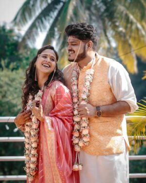 Swanandi Tikekar Instagram - Can’t wait to make her my Mrs!😘 @swananditikekar ❤️
.
Clicked by @lensfixed_onkarabhyankar ✨
Asthetics & Skincare by @thefacestudio.in 
Socials and PR by @wechitramedia @n.i.d.s_ 
.
.
.
#AshishKulkarni #SwanandiTikekar #Anandi #PreweddingRituals #Blessed