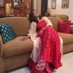 Swanandi Tikekar Instagram – My mood post a family function, relatives and amaaazing food!!! 

#peace #food #home #family #gratitude #love