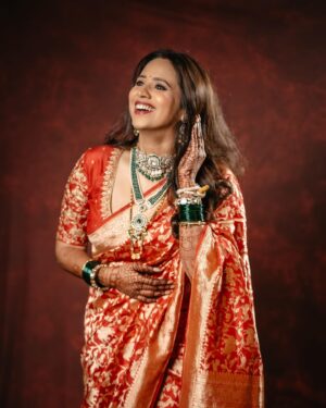 Swanandi Tikekar Instagram - Reception Evening ✨♥️

This beautiful and unique jewellery by @jizajewellerystudio made my reception look more special.🥰 Thank You ✨

Jewellery : @jizajewellerystudio 
Saree : @saudamini_handloom 
Blouse : @nishfash_design_studio 
Styling : @saudamini_g
Draping : @nilam_art1687 
Swanandi’s MUAH : @khushbooghodke 
Pictures : @lensfixed_onkarabhyankar
Asthetics & Skincare : @thefacestudio.in 
Socials and Exclusive PR : @wechitramedia @n.i.d.s_ 

#ANANDI #SwanandiTikekar #AshishKulkarni #SwanandiAshish #Reception #Blessed
